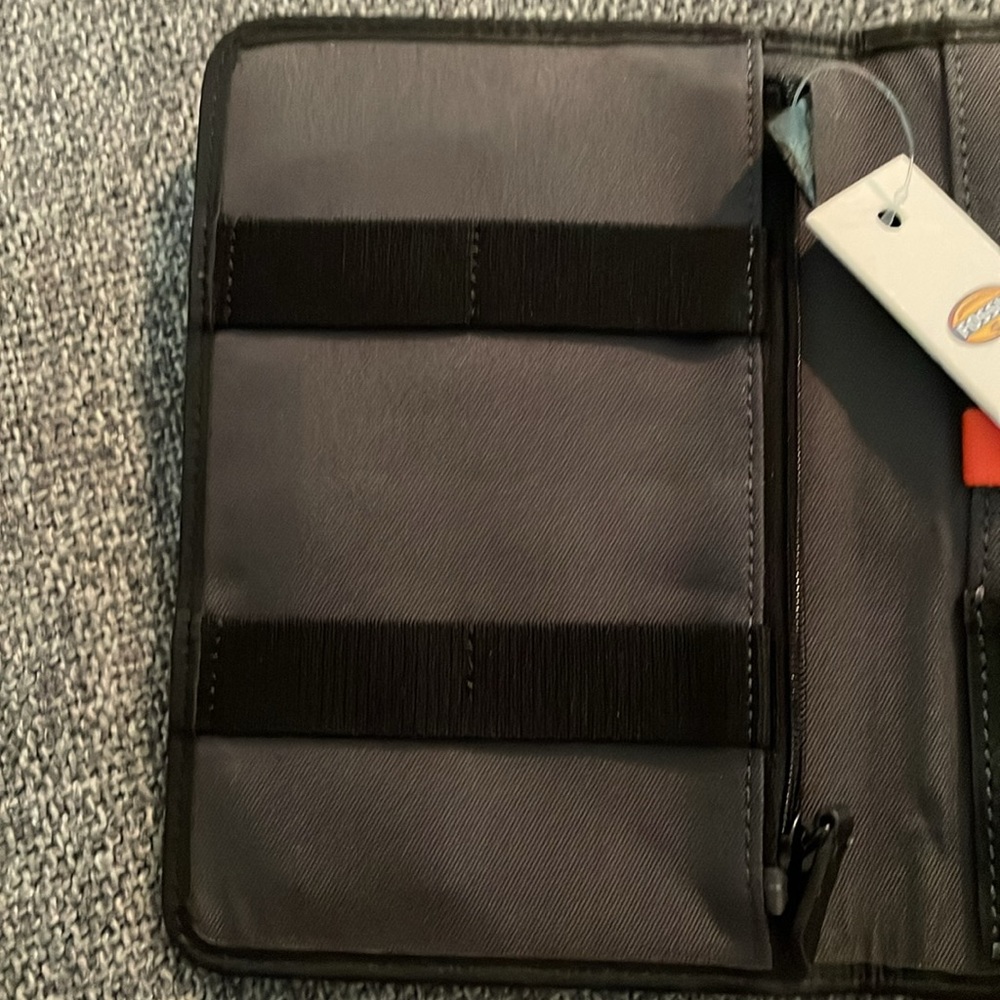 Fossil tech Carrier - Picture 5 of 7